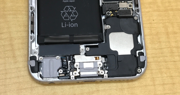 iPhone 充電コネクタ