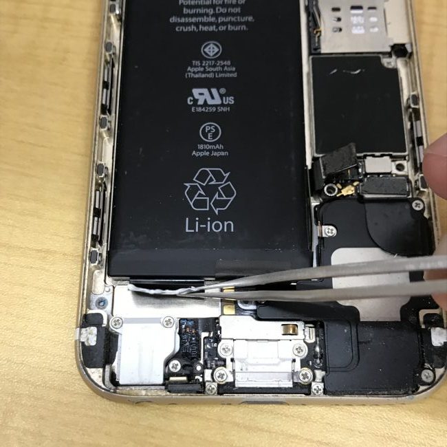 iPhone6 バッテリー外す
