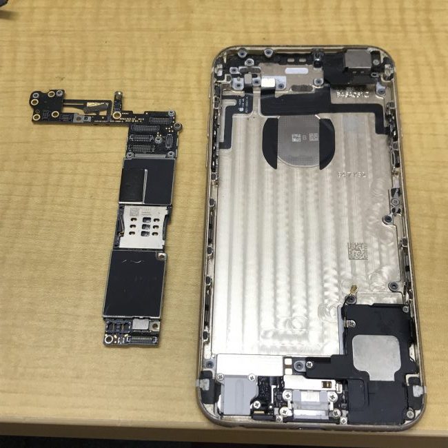 iPhone6 ロジックボード外し２