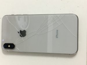 iPhoneX シルバー 背面ガラス割れ修理、西新宿よりご来店いただきまし 