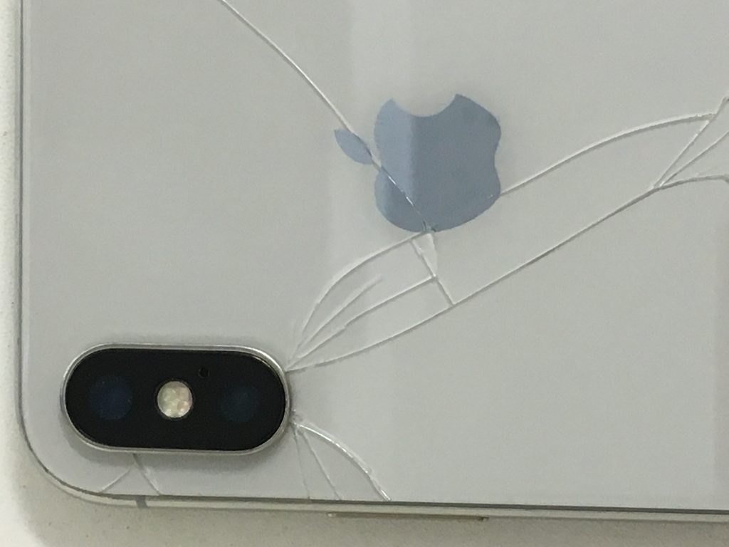 iPhoneX シルバー 背面ガラス割れ修理、西新宿よりご来店いただきました。 - iphone修理スマホゴールド