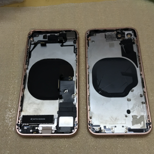 iPhone8 背面ガラス割れ - iphone修理スマホゴールド