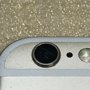 iPhone6s リアカメラレンズ割れ