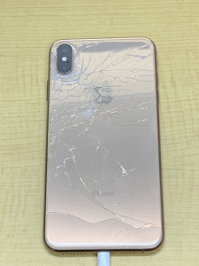 iPhone Repair 背面ガラス割れ