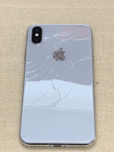 iPhone Repair 背面ガラス割れ