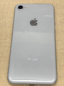 iPhone Repair 背面ガラス割れ