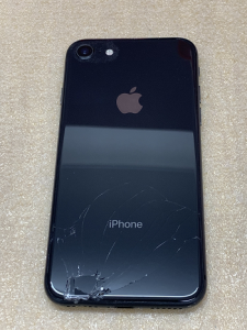 iPhone Repair 背面ガラス割れ