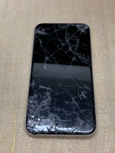 iPhone Repair 液晶画面割れ