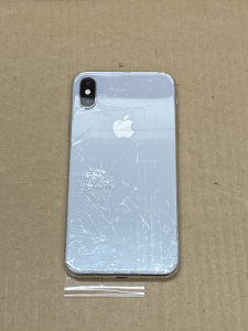 iPhone Repair 背面ガラス割れ