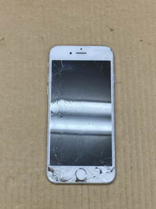 iPhone Repair ガラス割れ
