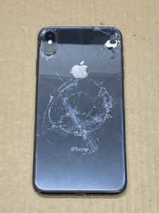 iPhone Repair 背面ガラス割れ
