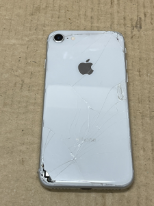 iPhone Repair 背面ガラス割れ修理