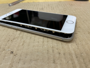 iPhone Repair バッテリー膨張