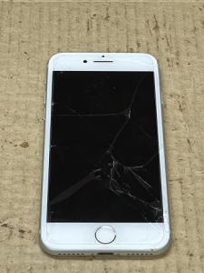iphone Repair ガラス割れ修理