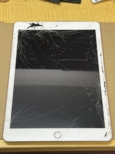 iPad Repair タッチスクリーン割れ