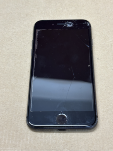 iPhone Repair ガラス割れ背面修理