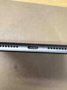 iPad Repair 充電部異物混入